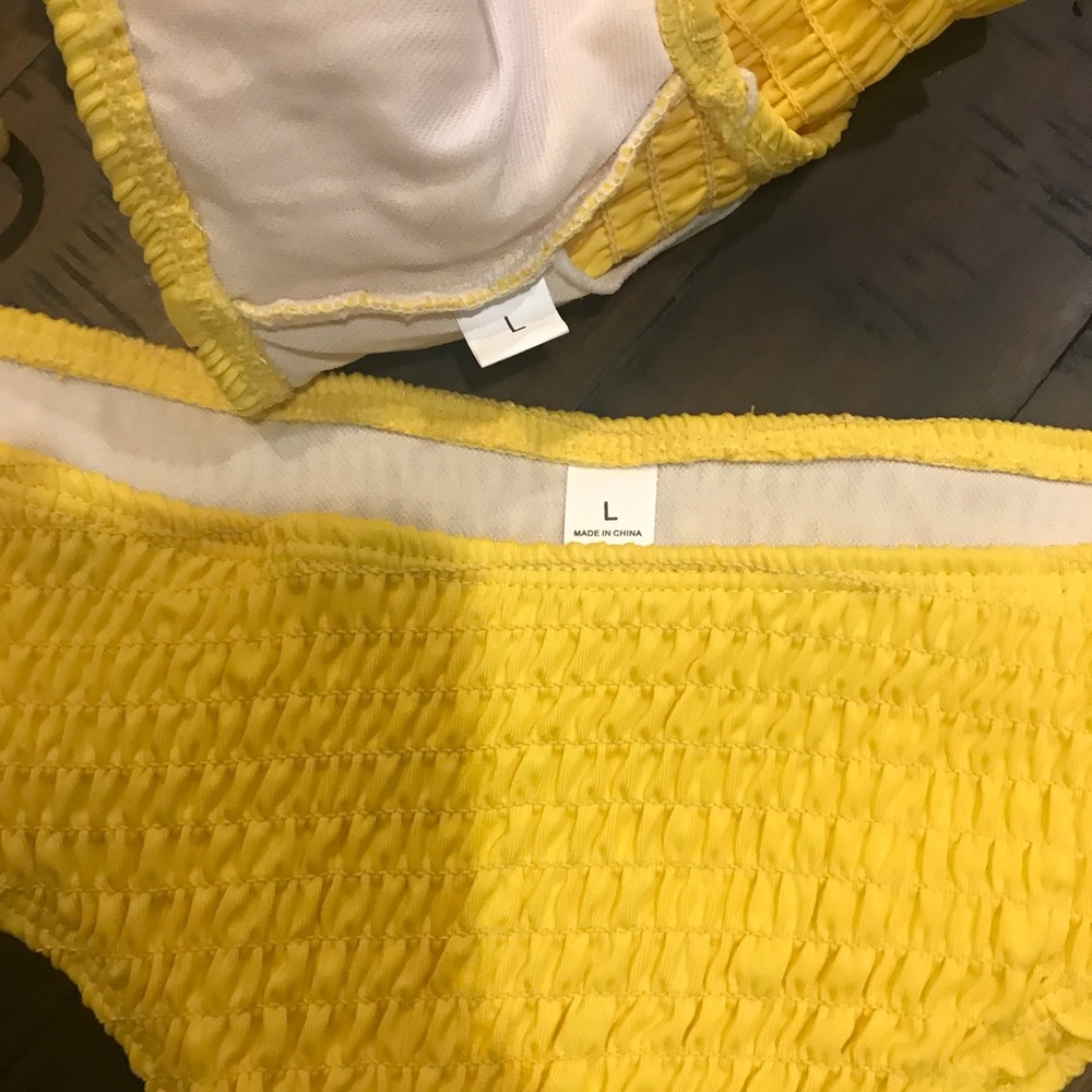 Yellow bikini - Picture 4 of 4